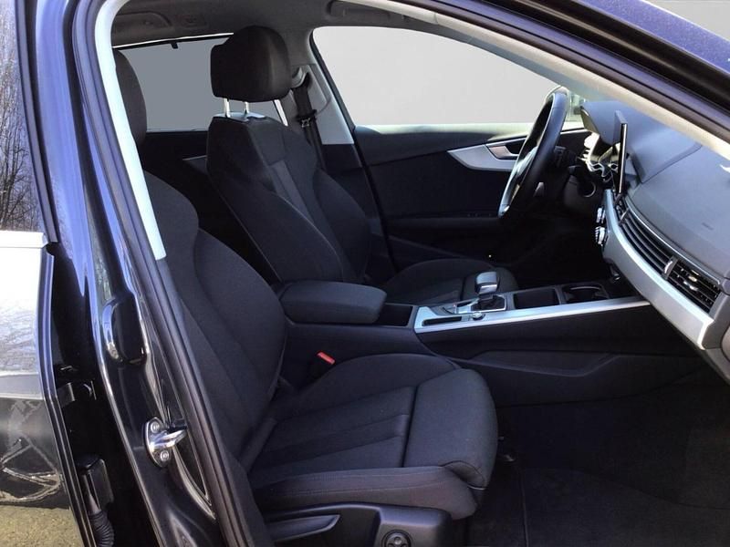 Gebraucht Audi A4 Advanced 163 PS (119 kW) 2022 Grau Kombi