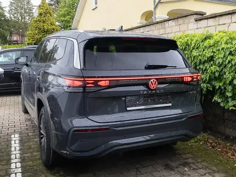 Neu VW Tayron Life 150 PS (110 kW) 2026 Grau SUV