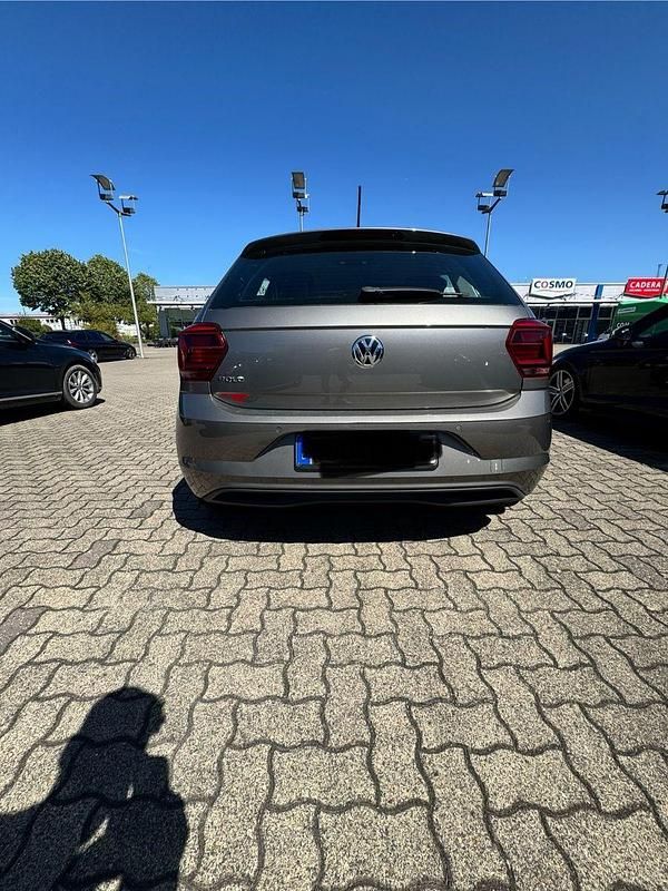 Grau Gebraucht 2018 VW Polo Comfortline Kleinwagen | 9.500 € (Superpreis) - Bild 1/4