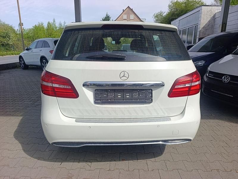 Gebraucht Mercedes B180 109 PS (80 kW) 2015 Weiß Van / Kleinbus