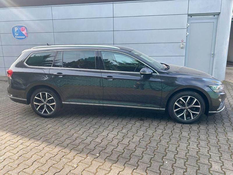 Gebraucht VW Passat Elegance 200 PS (147 kW) 2020 Grau Kombi