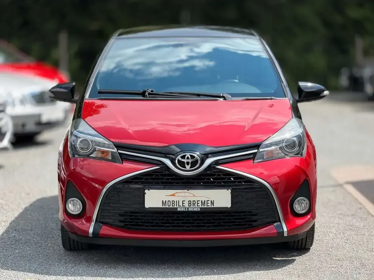 Gebraucht Toyota Yaris Style 99 PS (72 kW) 2016 Rot Kleinwagen
