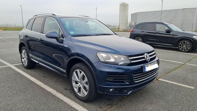 Blau Gebraucht 2014 VW Touareg Edition SUV | 16.800 € (Fairer Preis) - Bild 1/4