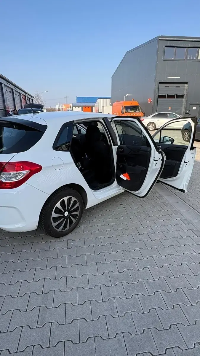 Gebraucht Citroën C4 110 PS (80 kW) 2012 Weiß Kleinwagen