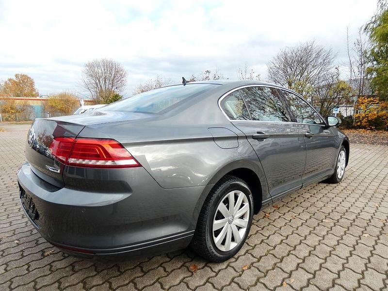 Gebraucht VW Passat Comfortline 125 PS (91 kW) 2015 Grau Limousine