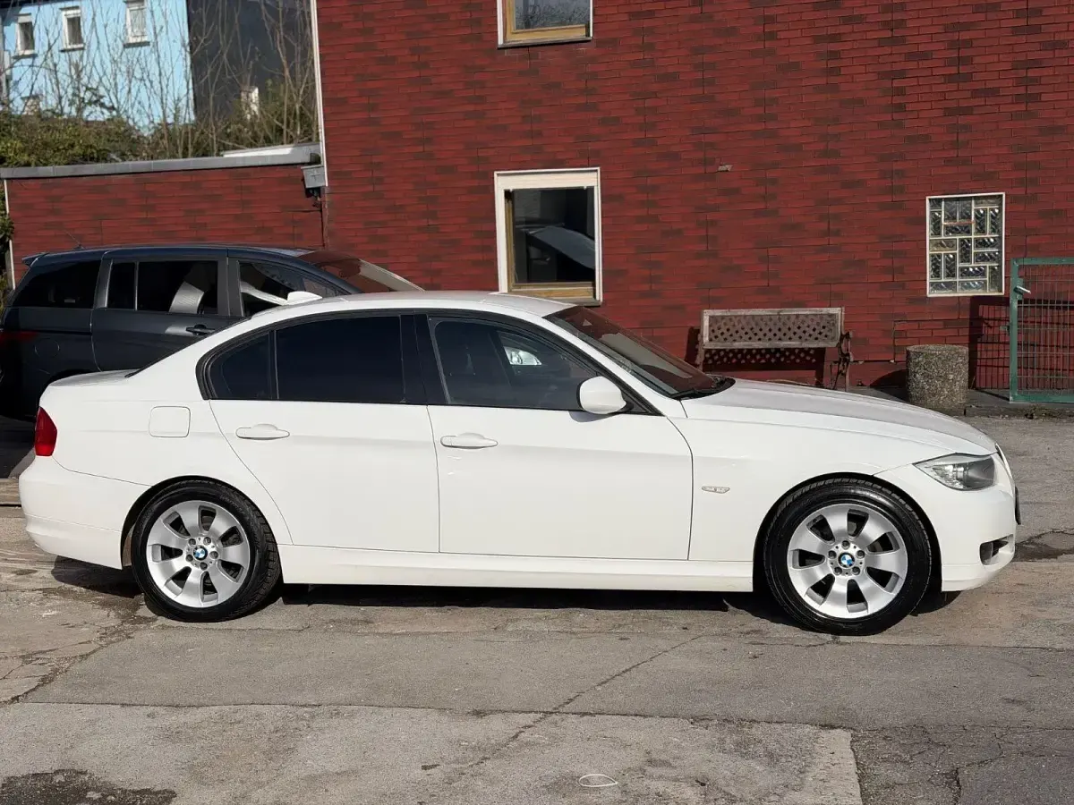 Gebraucht BMW 318 Comfort Edition 143 PS (105 kW) 2009 Weiß Limousine