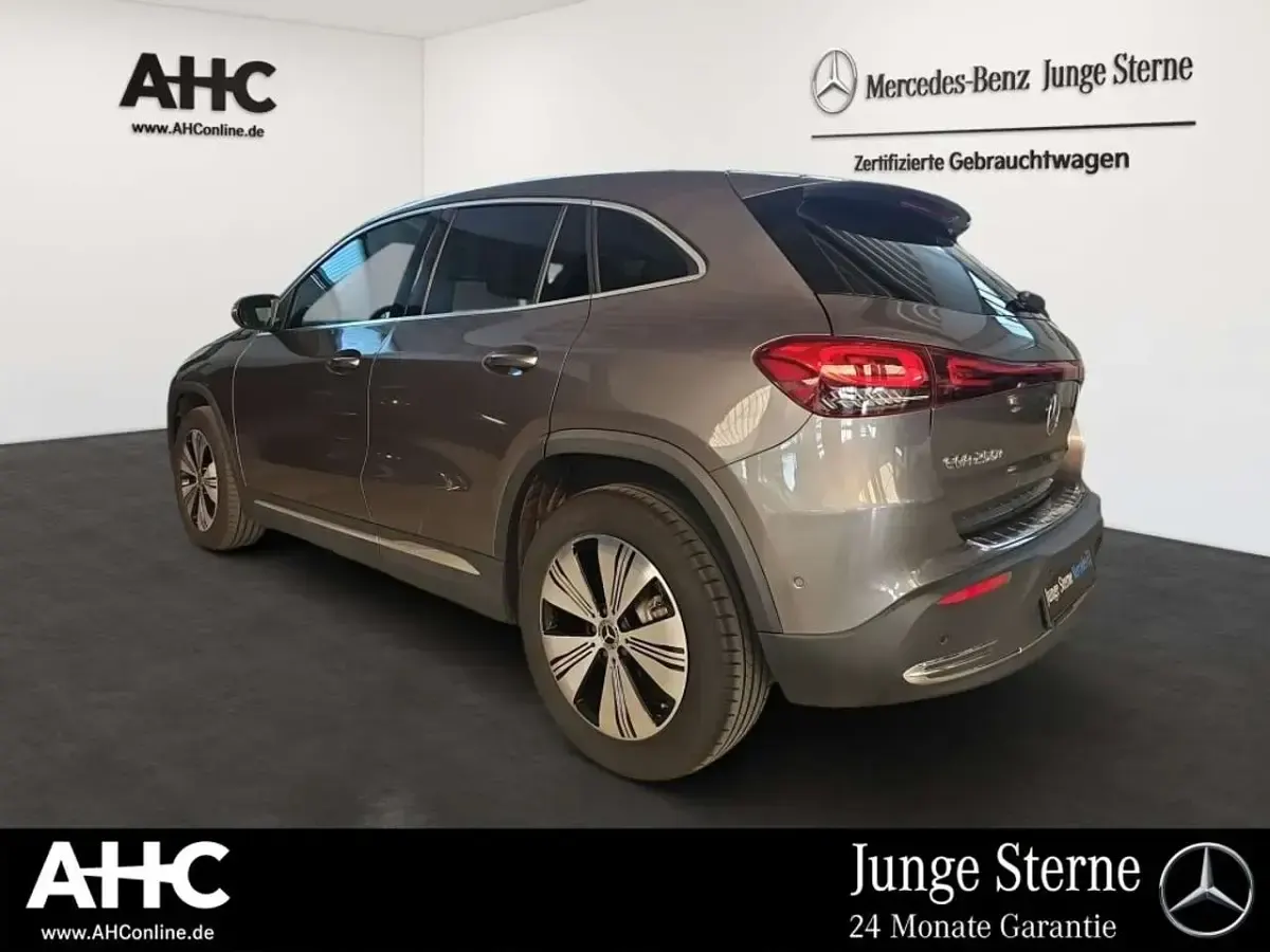 Gebraucht Mercedes EQA250+ 139 kW (190 PS) 2022 Metalliclack mountaingrau SUV