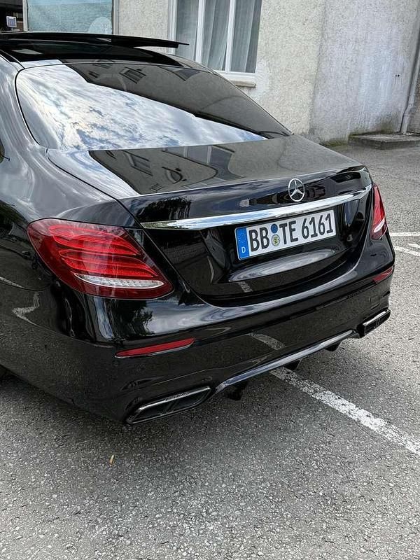Schwarz Gebraucht 2020 Mercedes E350 Limousine | 39.000 € (Teuer) - Bild 1/4