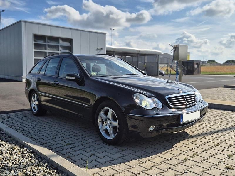 Schwarz Gebraucht 2002 Mercedes C270 Elegance Kombi | 2.900 € (Fairer Preis) - Bild 1/4