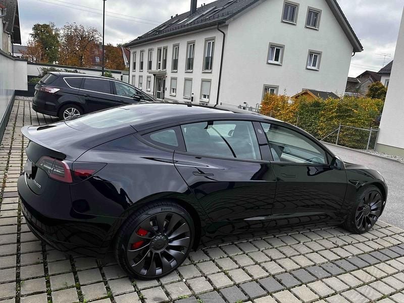 Schwarz Gebraucht 2022 Tesla Model 3 Performance Limousine | 37.300 € (Teuer) - Bild 1/4