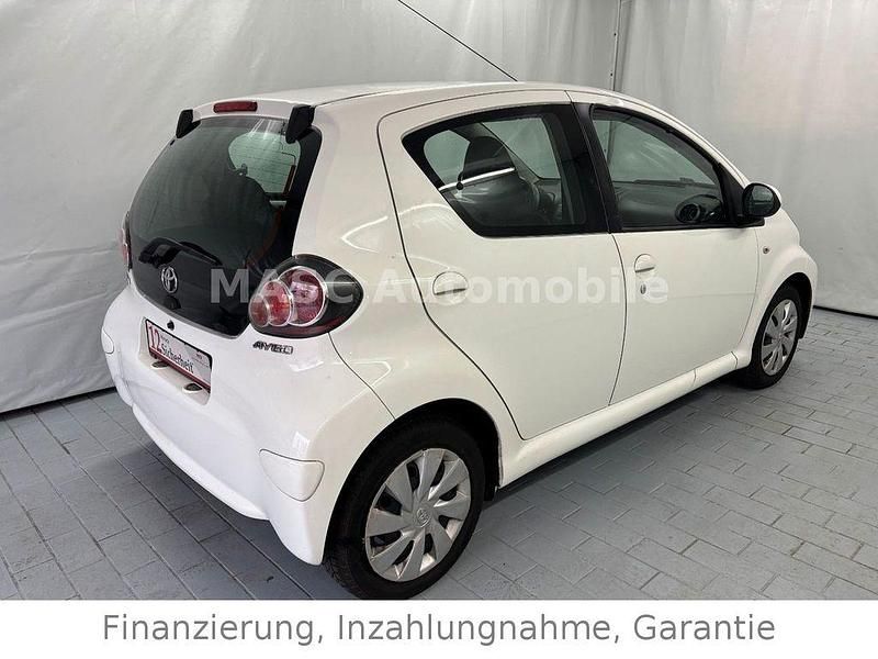 Gebraucht Toyota Aygo Cool 68 PS (50 kW) 2013 Weiß Kleinwagen