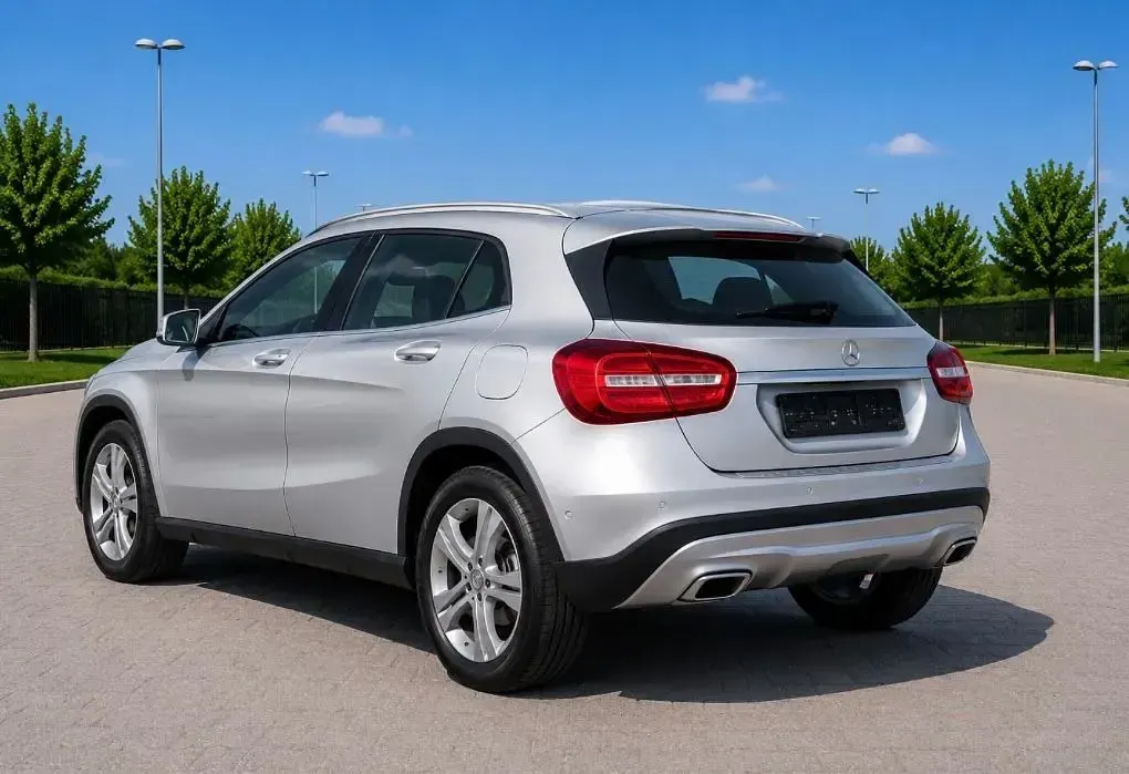 Gebraucht Mercedes GLA180 122 PS (89 kW) 2016 Silber SUV