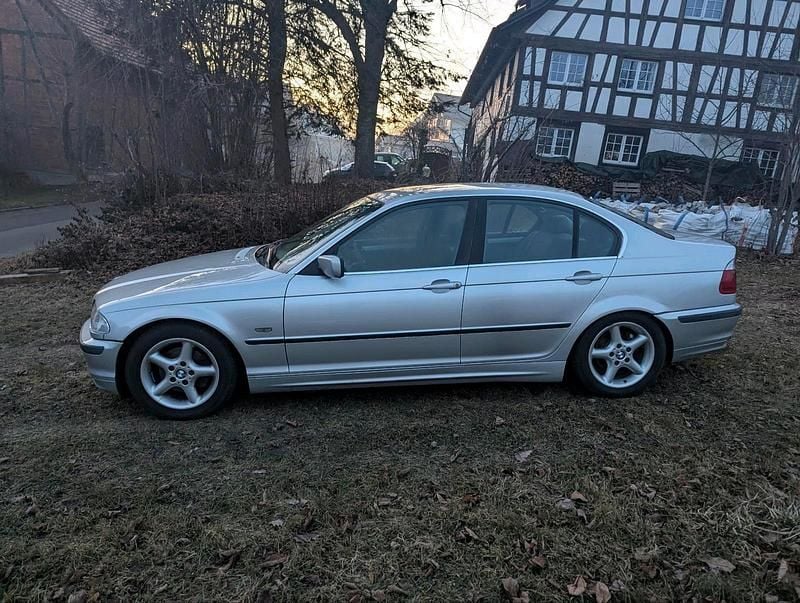 Gebraucht BMW 320 150 PS (110 kW) 1998 Silber Limousine