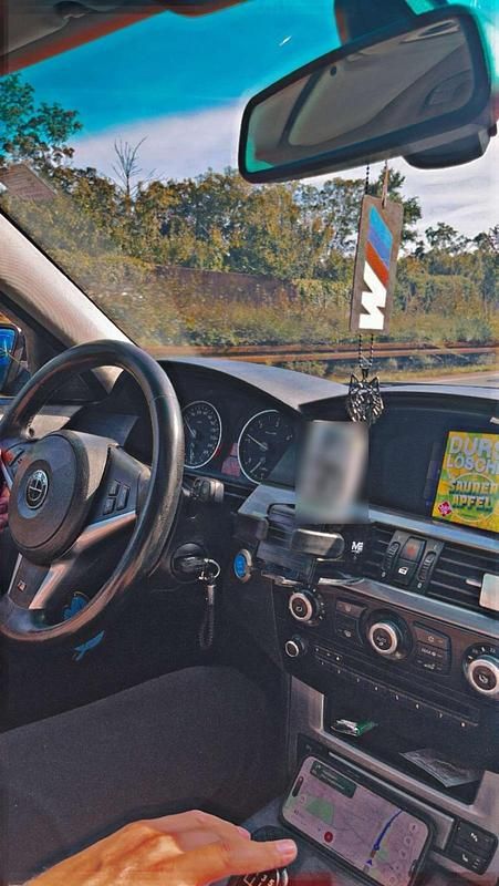 Gebraucht BMW 525 197 PS (144 kW) 2007 Blau Limousine