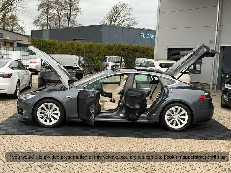 Gebraucht Tesla Model S 386 kW (525 PS) 2018 Midnight silver metallic Kleinwagen