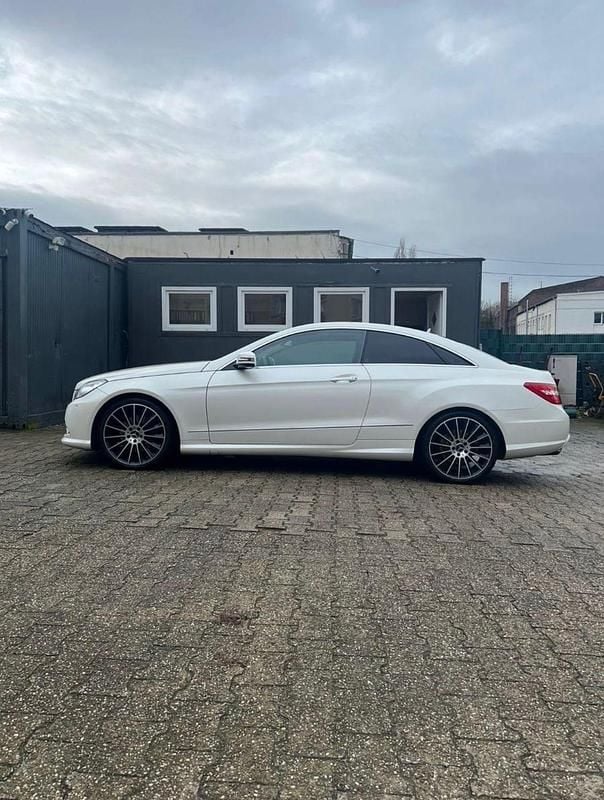 Gebraucht Mercedes E250 204 PS (150 kW) 2013 Weiß Coupé