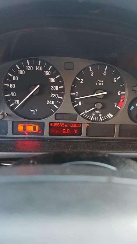 Gebraucht BMW 523 170 PS (125 kW) 1999 Silber Limousine