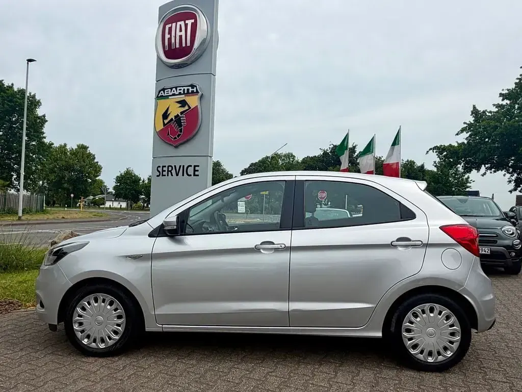 Gebraucht Ford Ka Plus 69 PS (50 kW) 2017 Silber Kleinwagen