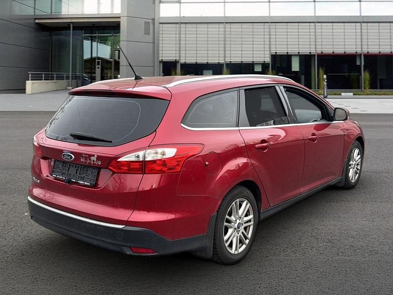 Gebraucht Ford Focus Titanium 125 PS (91 kW) 2012 Rot Kombi