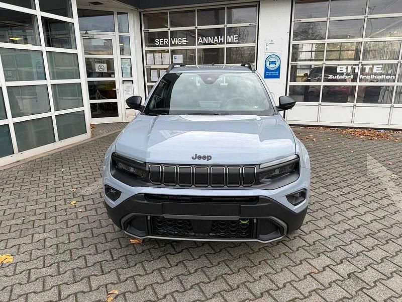 Neu Jeep Avenger 145 PS (106 kW) 2025 Grau SUV