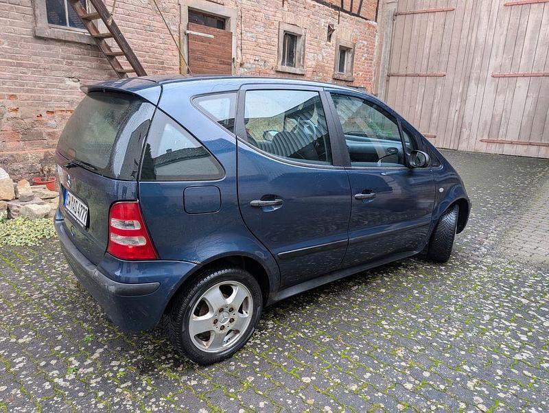 Blau Gebraucht 2002 Mercedes A160 Classic Limousine | 750 € (Superpreis) - Bild 1/4