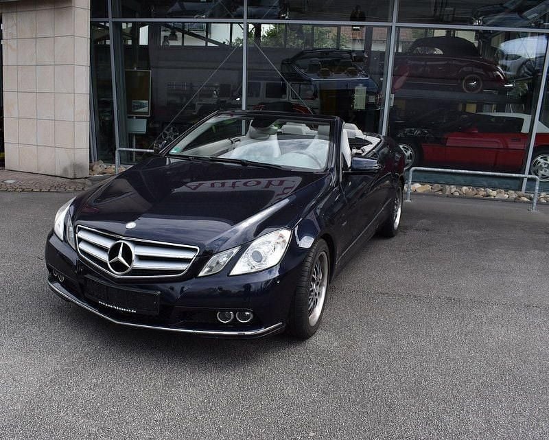 Gebraucht Mercedes E250 Elegance 170 PS (125 kW) 2011 Blau Cabrio