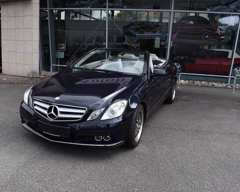 Gebraucht Mercedes E250 Elegance 204 PS (150 kW) 2011 Blau Cabrio