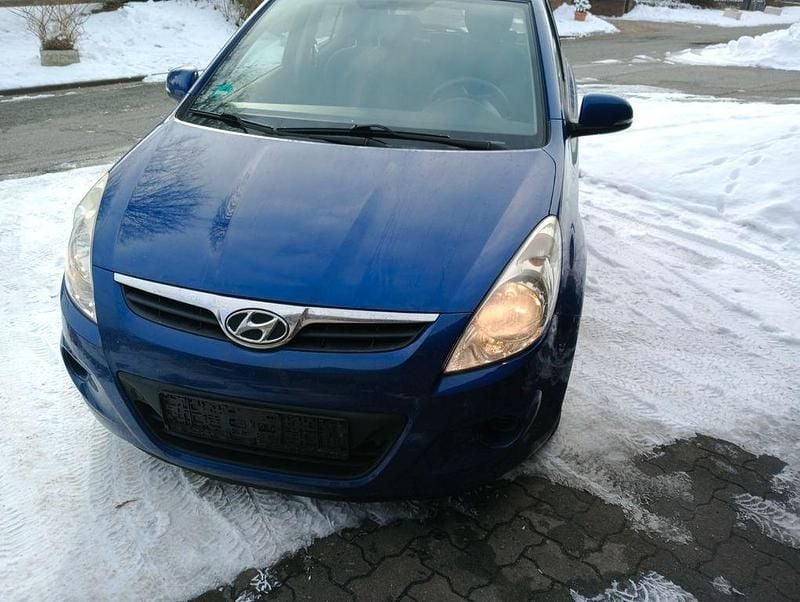 Gebraucht Hyundai i20 Classic 77 PS (56 kW) 2012 Blau Kleinwagen