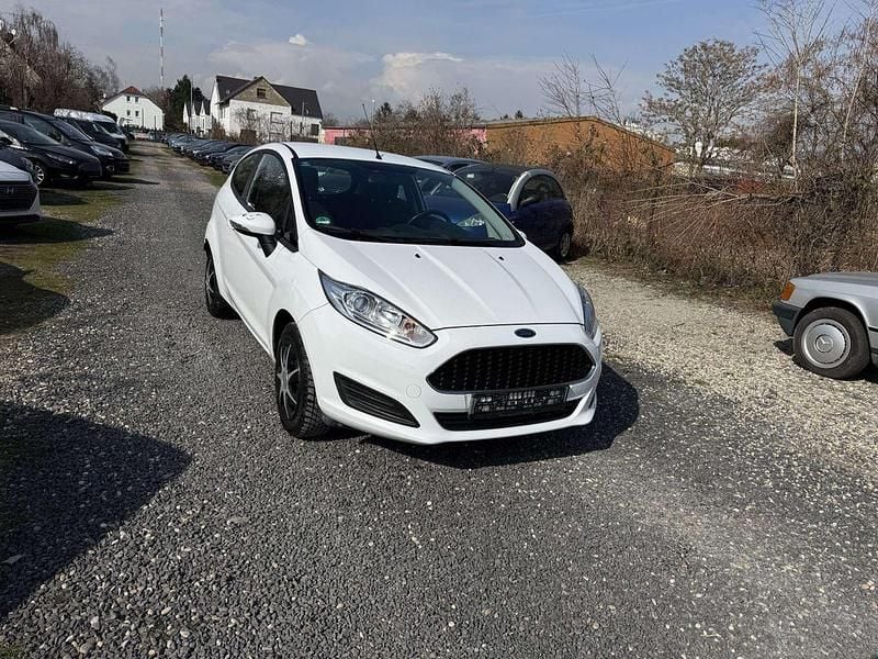 Gebraucht Ford Fiesta Trend 60 PS (44 kW) 2016 Weiß Kleinwagen