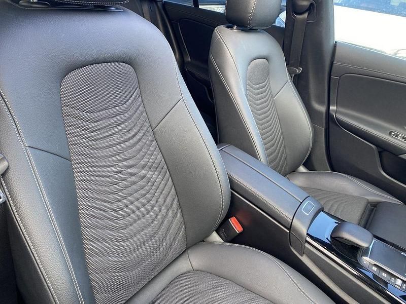 Gebraucht Mercedes CLA250e 160 PS (117 kW) 2023 Schwarz Limousine
