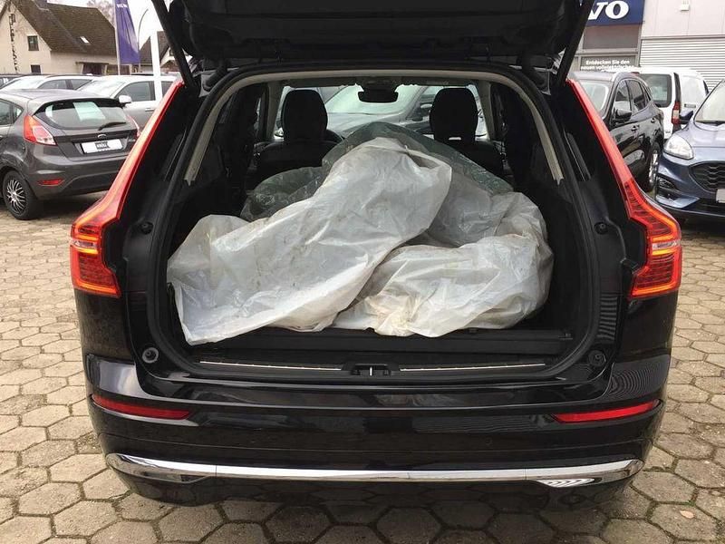 Gebraucht Volvo XC60 Plus 197 PS (144 kW) 2023 Schwarz SUV