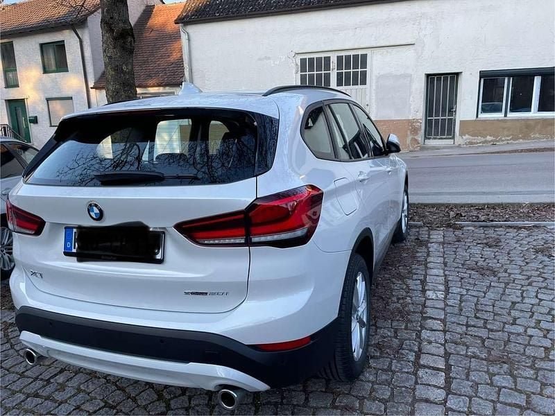 Weiß Gebraucht 2020 BMW X1 Advantage SUV | 21.900 € (Guter Preis) - Bild 1/4