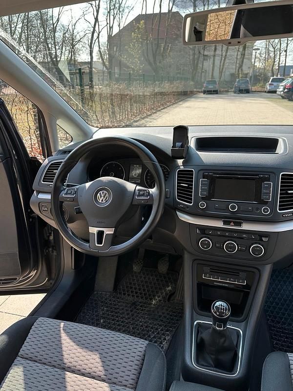 Gebraucht VW Sharan 140 PS (102 kW) 2015 Grau Van / Kleinbus
