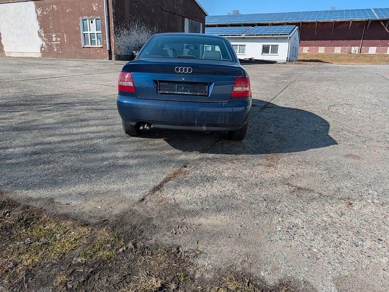 Gebraucht Audi A4 116 PS (85 kW) 2000 Blau Limousine