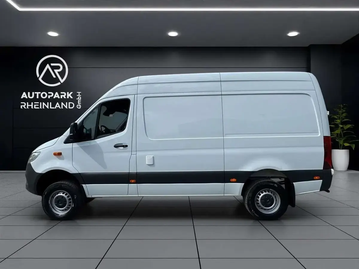 Używany Mercedes Sprinter 163 KM (119 kW) 2021 Biały Van