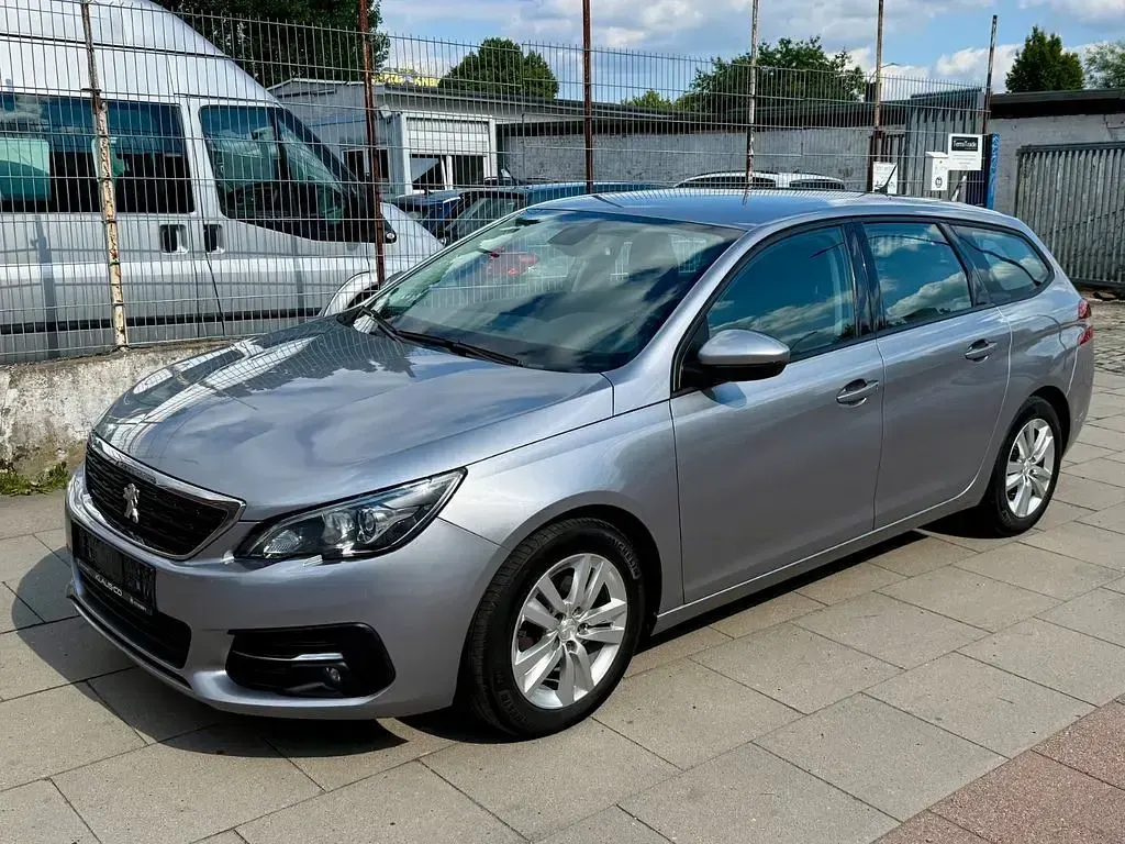 Gebraucht Peugeot 308 SW Active 131 PS (96 kW) 2020 Lack grau artense/metalliclac Kombi
