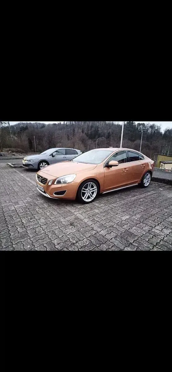 Gebraucht Volvo S60 Kinetic 305 PS (224 kW) 2011 Orange Limousine