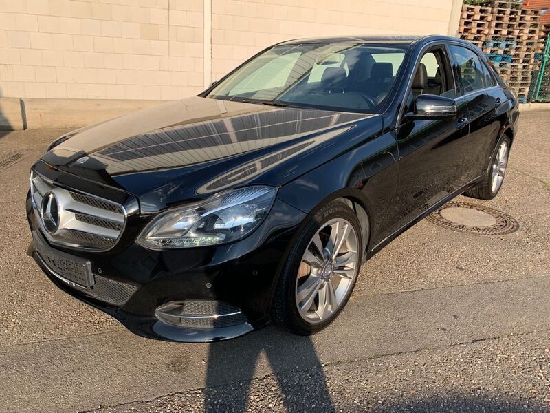 Gebraucht Mercedes E220 Avantgarde 170 PS (125 kW) 2013 Schwarz Limousine