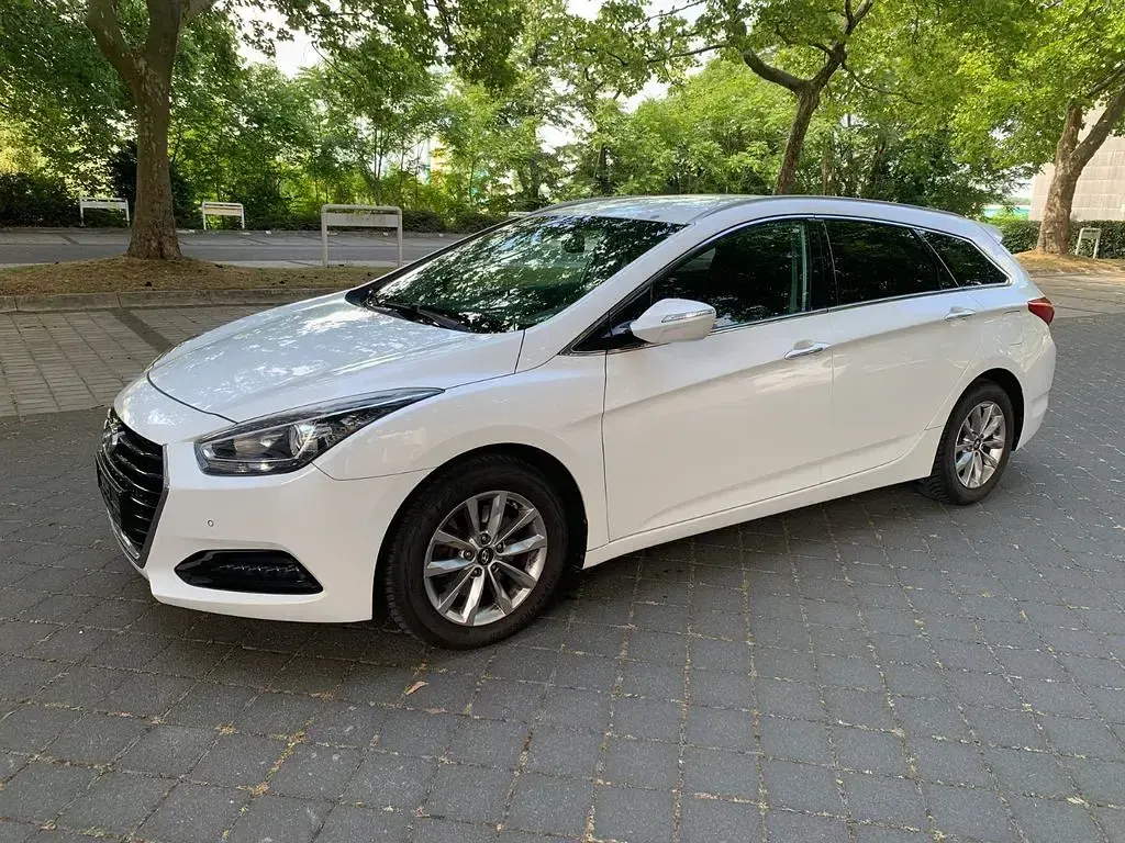 Gebraucht Hyundai i40 Trend 135 PS (99 kW) 2018 Weiß Kombi