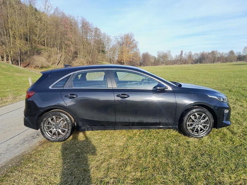 Gebraucht Kia Ceed Spirit 140 PS (102 kW) 2018 Schwarz Kleinwagen