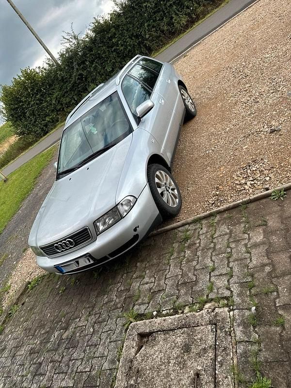 Silber Gebraucht 2000 Audi A4 Kombi | 1.580 € (Superpreis) - Bild 1/4