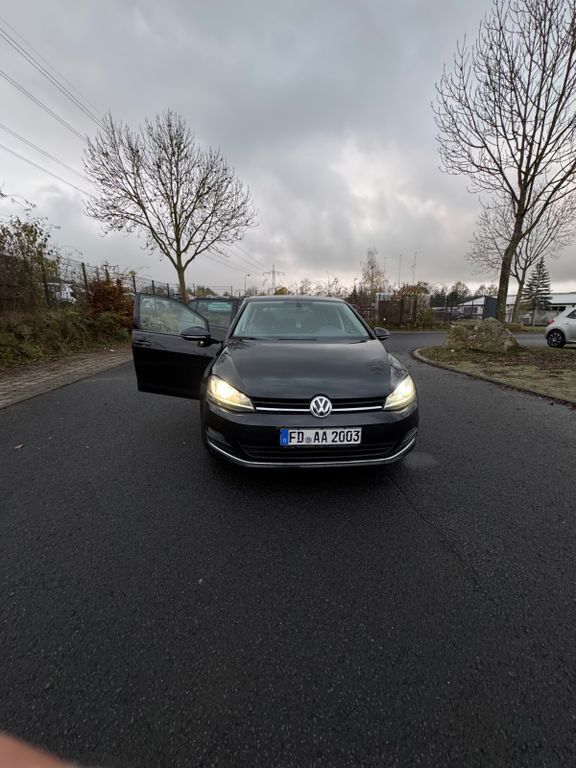 Schwarz Gebraucht 2015 VW Golf VII LOUNGE Limousine | 12.350 € (Fairer Preis) - Bild 1/4
