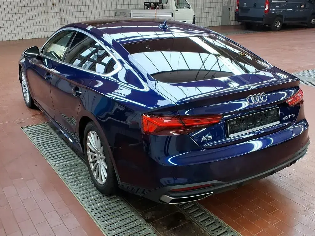Gebraucht Audi A5 Sportback Comfort 190 PS (139 kW) 2020 Navarrablau metallic Kleinwagen
