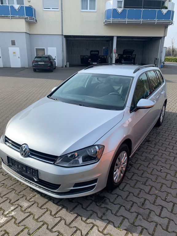 Silber Gebraucht 2016 VW Golf VII Trendline Kombi | 10.450 € (Guter Preis) - Bild 1/4
