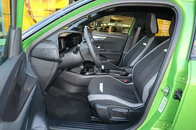 Gebraucht Opel Mokka 136 PS (100 kW) 2024 Ikone grün SUV