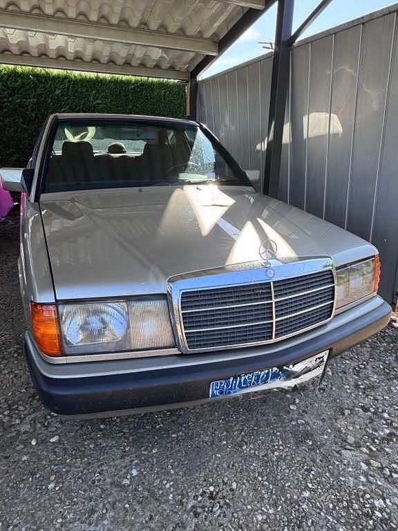 Beige Gebraucht 1998 Mercedes 190 Limousine | 9.499 € - Bild 1/4