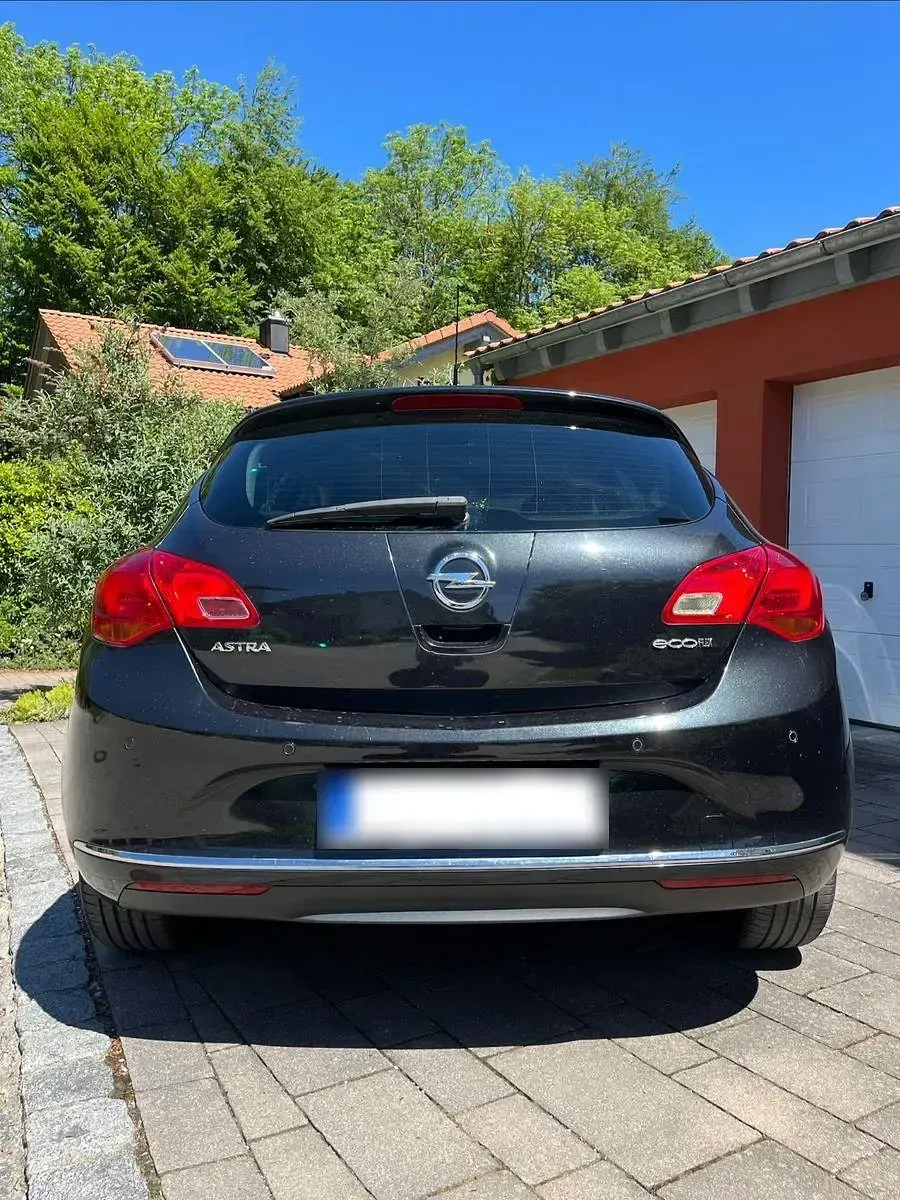 Gebraucht Opel Astra Energy 120 PS (88 kW) 2014 Schwarz Limousine