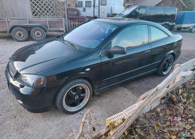 Second-hand Opel Astra 200 CP (147 kW) 2001 Negru Coupe