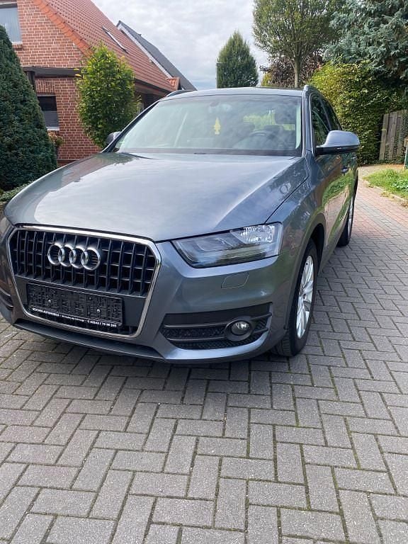 Grau Gebraucht 2012 Audi Q3 SUV | 8.750 € (Fairer Preis) - Bild 1/4