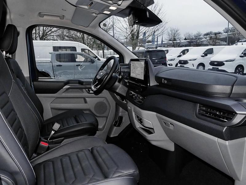 Gebraucht Ford Tourneo Titanium 170 PS (125 kW) 2026 Blau Van / Kleinbus